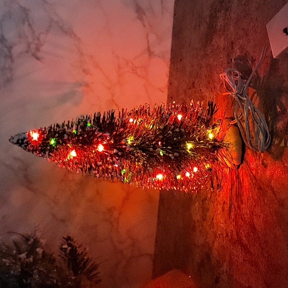 vintage o'well bottle brush lighted christmas tree - Picture 2 of 12